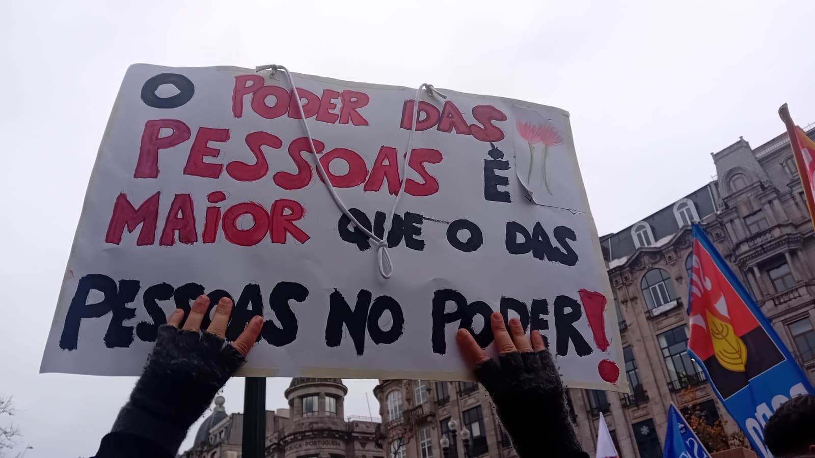 A democracia não pode ficar à porta das empresas